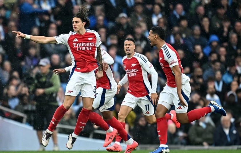 Man City may mắn gỡ hòa Arsenal ở những giây cuối cùng