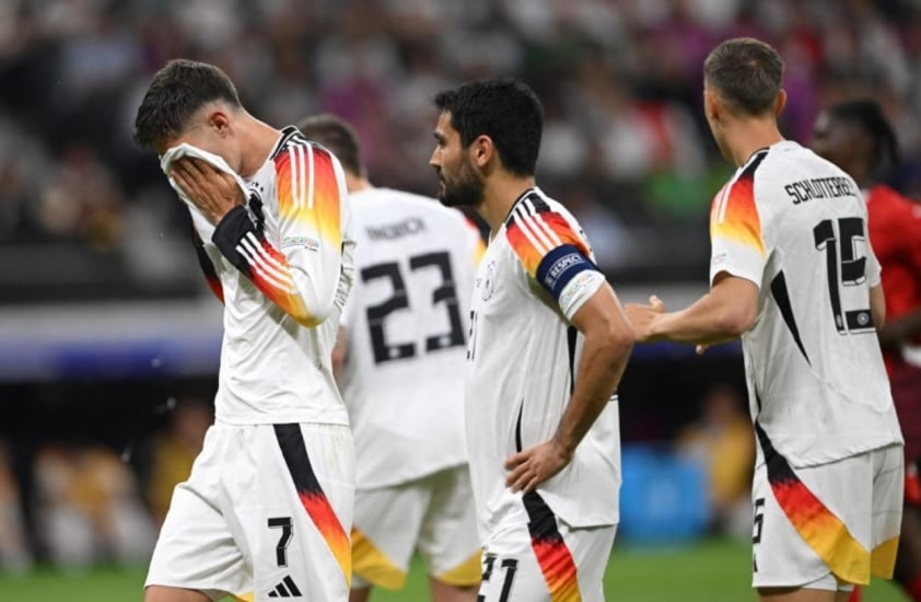 UEFA thừa nhận sai lầm trong quyết định trọng tài, Toni Kroos chế giễu