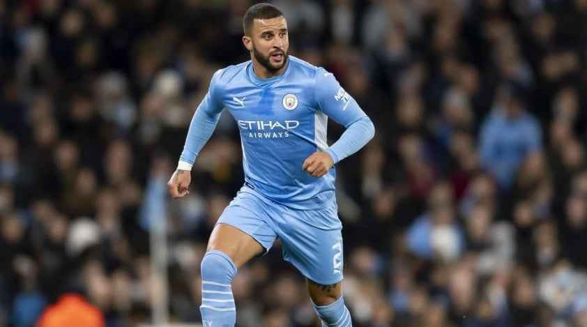 Sai lầm nghiêm trọng của Kyle Walker khiến Manchester City đánh rơi chiến thắng