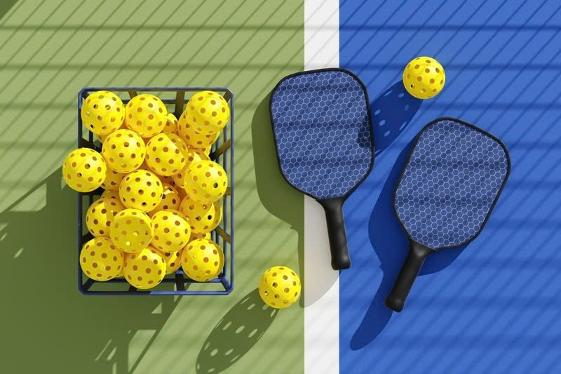 Pickleball Sự Kết Hợp Độc Đáo của Quần Vợt, Cầu Lông và Bóng Bàn