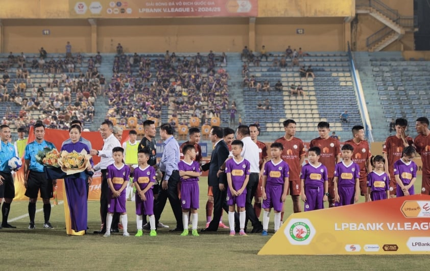 LPBank V.League 1-2024/25 Khai Mạc Đánh Dấu Mùa Giải Đầy Hứa Hẹn