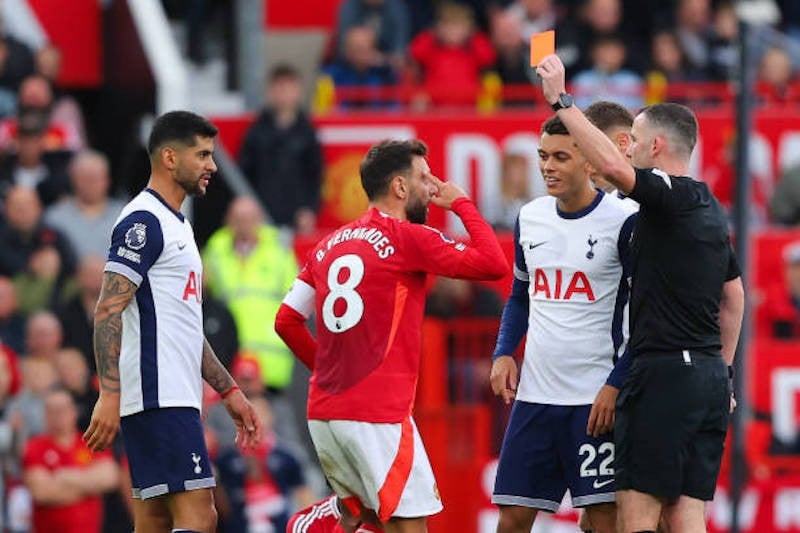 Ten Hag: Tương lai vẫn tươi sáng bất chấp thảm bại trước Tottenham