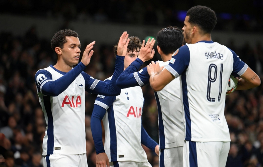 Thảm họa Radu Dragusin Thẻ đỏ trong ngày ra mắt, Spurs vẫn thắng 3-0