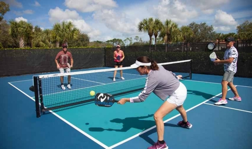 Pickleball Sự Kết Hợp Độc Đáo của Quần Vợt, Cầu Lông và Bóng Bàn