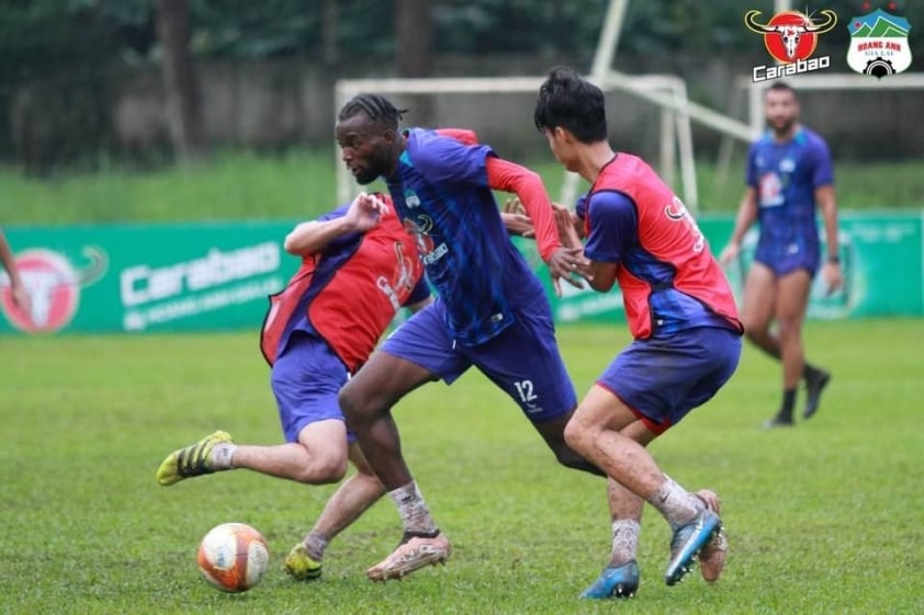 CLB HAGL Đối Mặt Án Phạt Nặng Từ FIFA Do Vụ Kiện Với Ngoại Binh Martin Dzilah