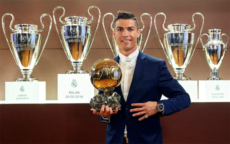Ronaldo var FIFA: ‘Quả Bóng Vàng đang mất uy tín nặng nề’