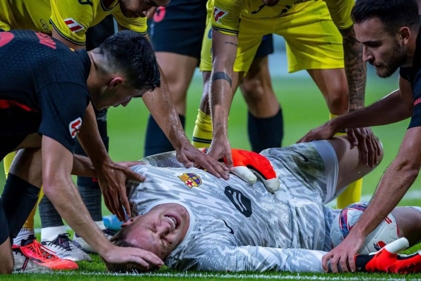Vụ tấn công kinh hoàng của Barca Ter Stegen nghỉ hết mùa sau chấn thương kinh hoàng