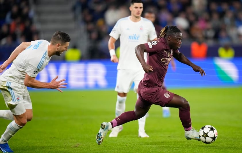 Jeremy Doku lập kỷ lục Champions League với 26 lần chạm bóng trong vòng cấm đối thủ