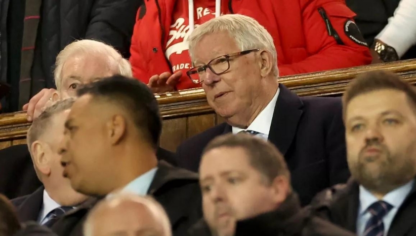 Sir Alex Ferguson Vắng Mặt Tại Old Trafford Giữa Bão Đào