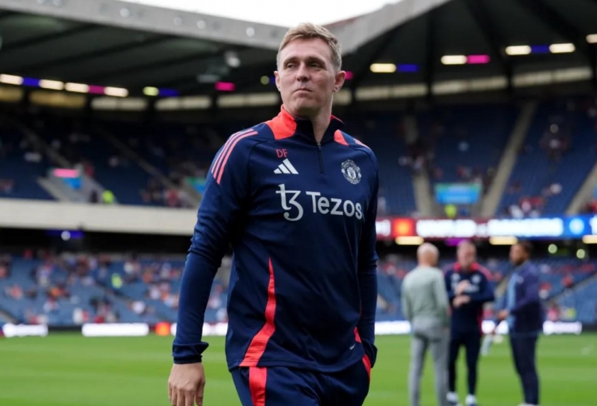Trợ lý huấn luyện viên MU Darren Fletcher đối mặt với án phạt của FA vì hành vi không đúng mực