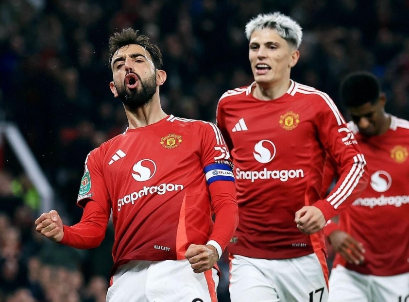 Ruud van Nistelrooy bày tỏ mong muốn tiếp tục hành trình cùng Manchester United dưới thời tân HLV Ruben Amorim