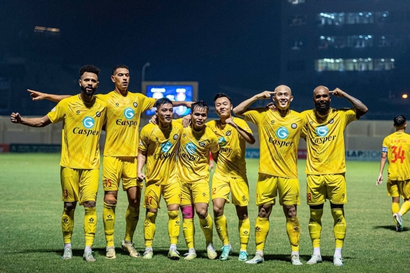 Tuyển thủ Việt Nam tỏa sáng ở V-League trước khi hội quân