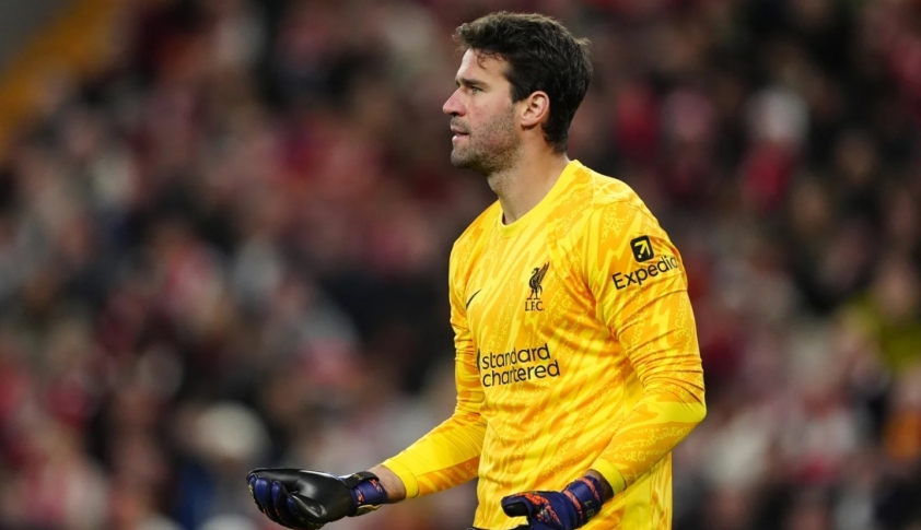 Liverpool bị đòn giáng mạnh khi thủ thành Alisson nghỉ 6 tuần