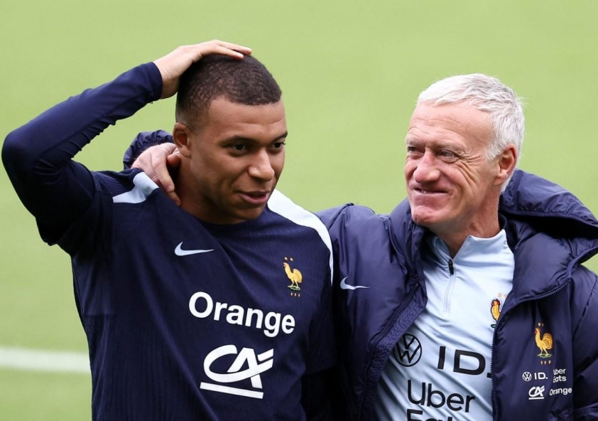 Kylian Mbappe bị chỉ trích vì đi hộp đêm, nhưng Deschamps và đồng đội lên tiếng bảo vệ