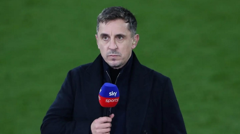 Chủ sở hữu Man United Joel Glazer khéo léo tránh đối mặt với Gary Neville khi viếng thăm Old Trafford