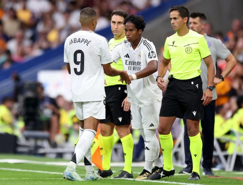 Real Madrid chuẩn bị cho El Clasico với dàn tân binh hùng hậu, dẫn đầu bởi siêu sao Kylian Mbappe