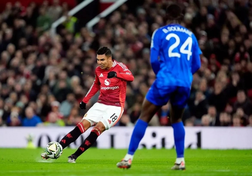 Màn trình diễn ấn tượng dưới thời HLV tạm quyền Van Nistelrooy làm sống lại niềm tin cho Manchester United