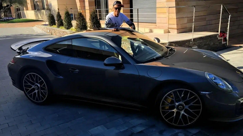 Bộ Sưu Tập Siêu Xe Đẳng Cấp Thế Giới Của Cristiano Ronaldo