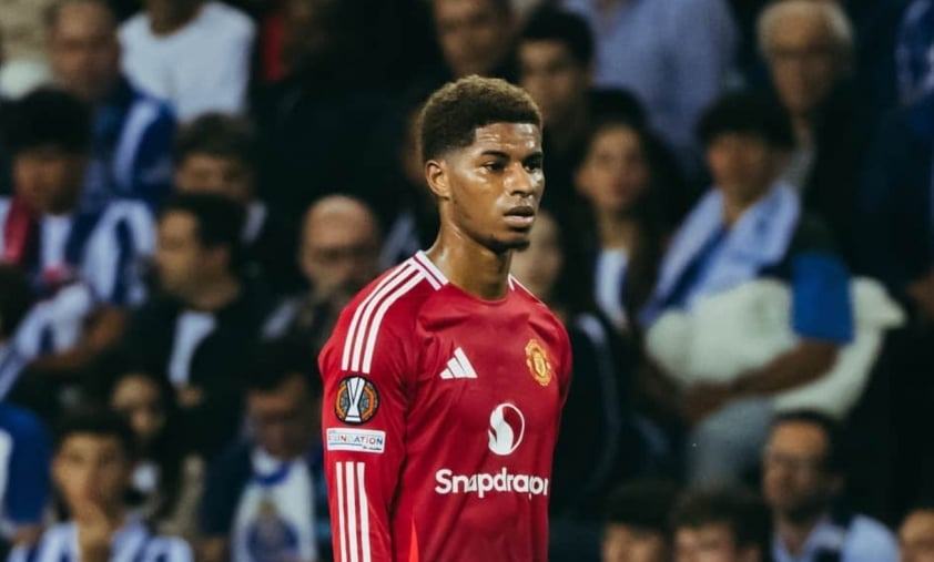 Quyết định bất ngờ Ten Hag lý giải việc thay Rashford giữa hiệp một