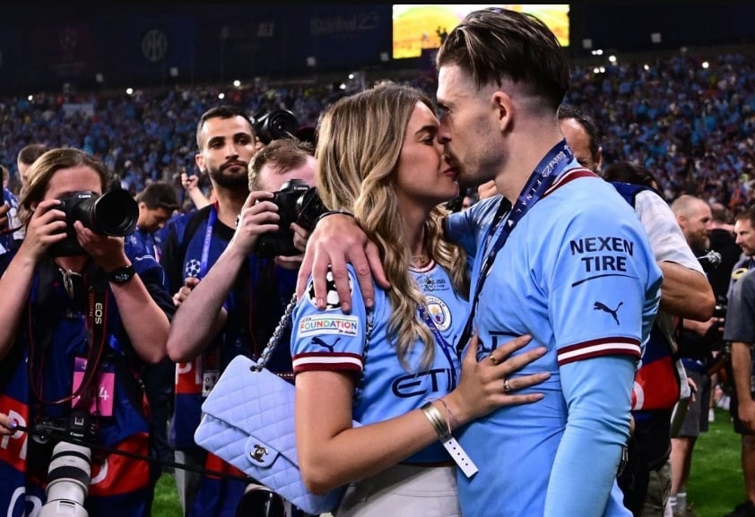 Ngôi sao Manchester City Jack Grealish và bạn gái lâu năm đón chào con gái đầu lòng