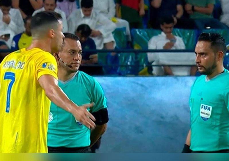 Thấu hiểu sự khác biệt trong tính cách của Messi và Ronaldo qua lăng kính trọng tài