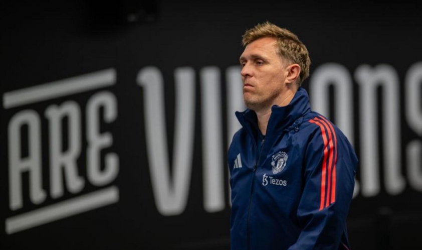 Trợ lý huấn luyện viên MU Darren Fletcher đối mặt với án phạt của FA vì hành vi không đúng mực