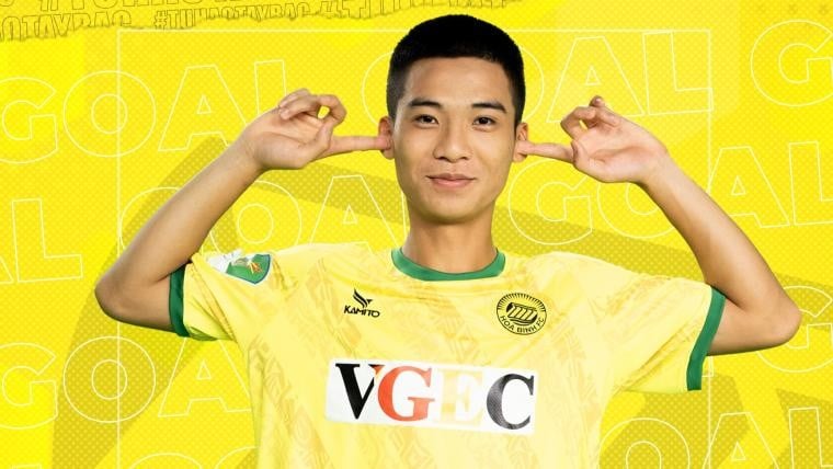 Siêu nhân Trần Gia Huy trở lại Hòa Bình FC