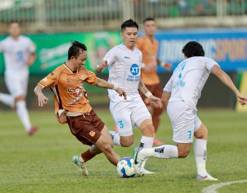 Trần Minh Vương và Châu Ngọc Quang Bộ đôi tiền vệ đắt giá nhất của HAGL