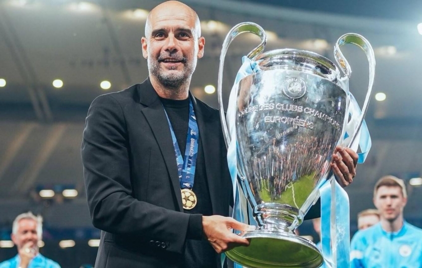 Luca Toni đấu khẩu vui nhộn với Pep Guardiola về chiến thuật số 9 ảo