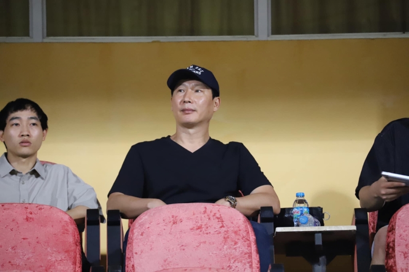 HLV Kim Sang Sik tới Indonesia để chuẩn bị cho AFF Cup 2024