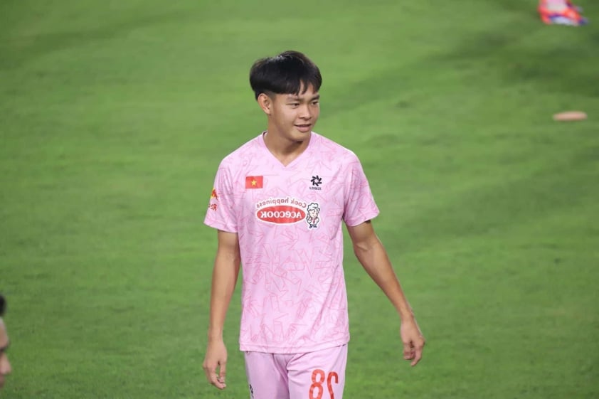 Đội tuyển Việt Nam căng sức đấu tập với Nam Định trước thềm FIFA Days