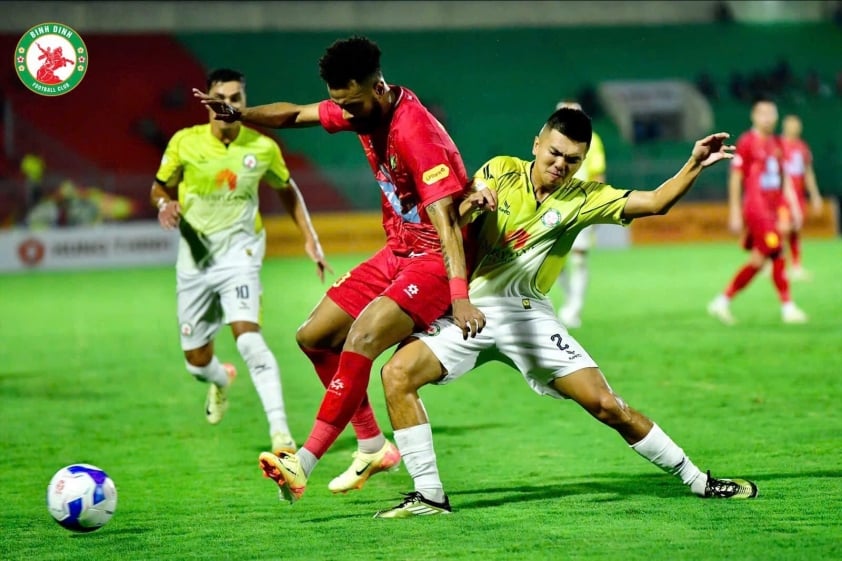 Thanh Hóa vùi dập Bình Định 4-1, vững ngôi đầu V-League