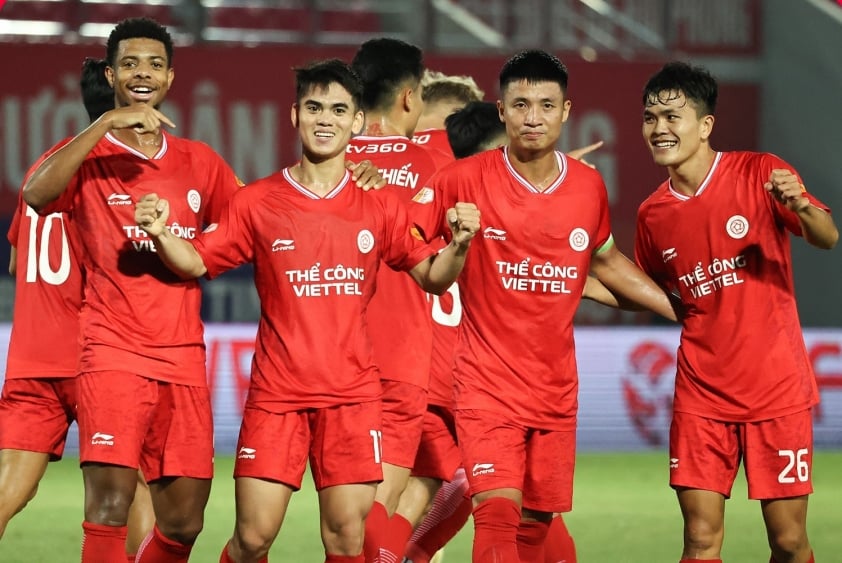 Tuyển thủ Việt Nam tỏa sáng ở V-League trước khi hội quân