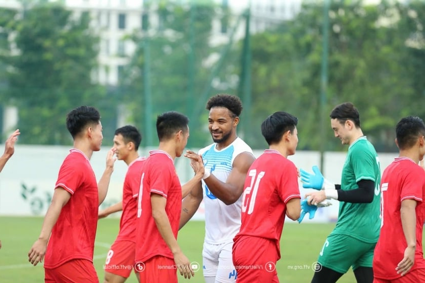 Xuân Son tỏa sáng trong trận đấu tập với ĐT Việt Nam dưới sự theo dõi của HLV Kim Sang Sik