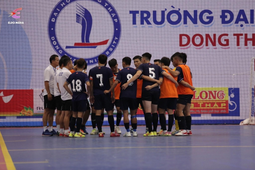 Thái Sơn Nam bất ngờ ngã ngựa trước ĐH Đồng Tháp ở giải quốc tế