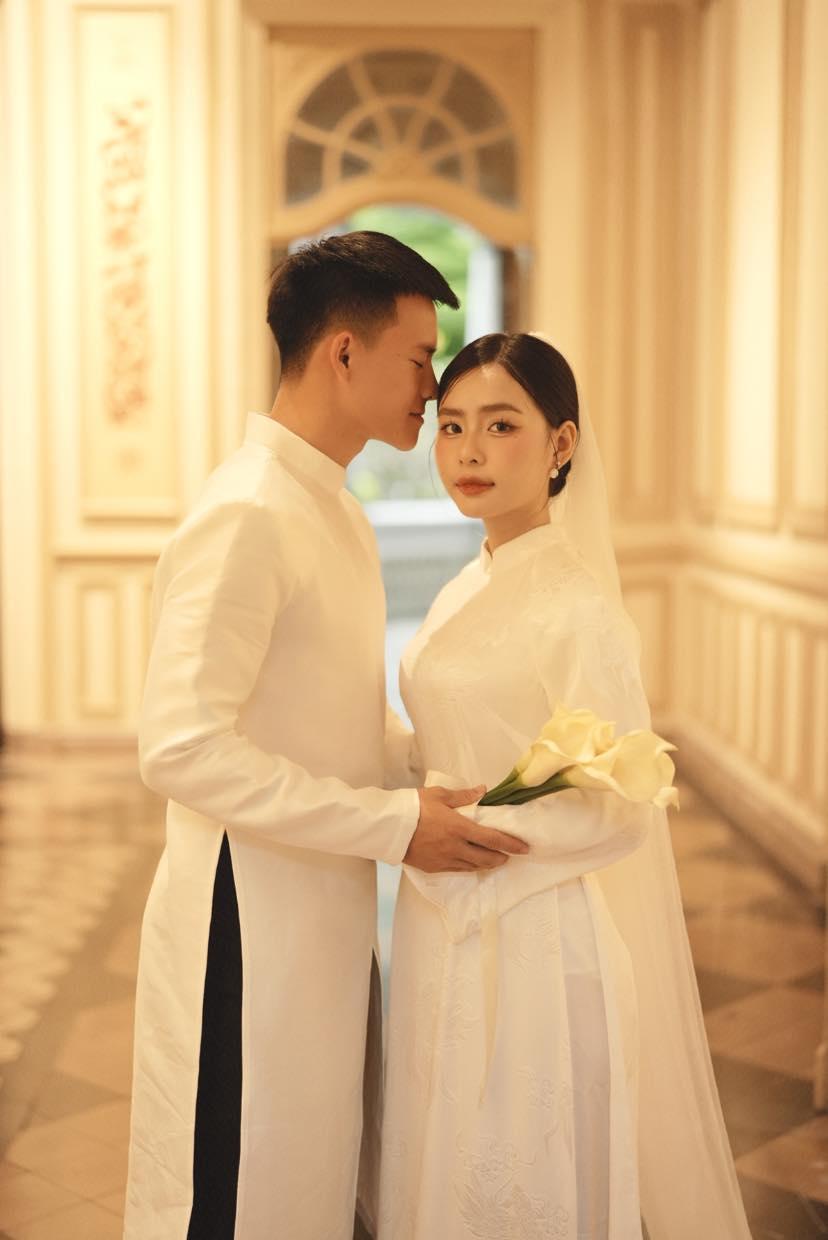 Tiền đạo Nguyễn Thanh Nhàn thông báo sắp kết hôn bạn gái kém 1 tuổi, đồng đội đồng loạt gửi lời chúc mừng