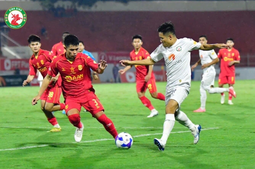 Bình Định, SLNA Hòa Kịch Tính 2-2 Trong Cuộc Rượt Đuổi Tỷ Số