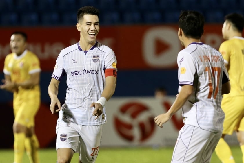 Tuyển thủ Việt Nam tỏa sáng ở V-League trước khi hội quân