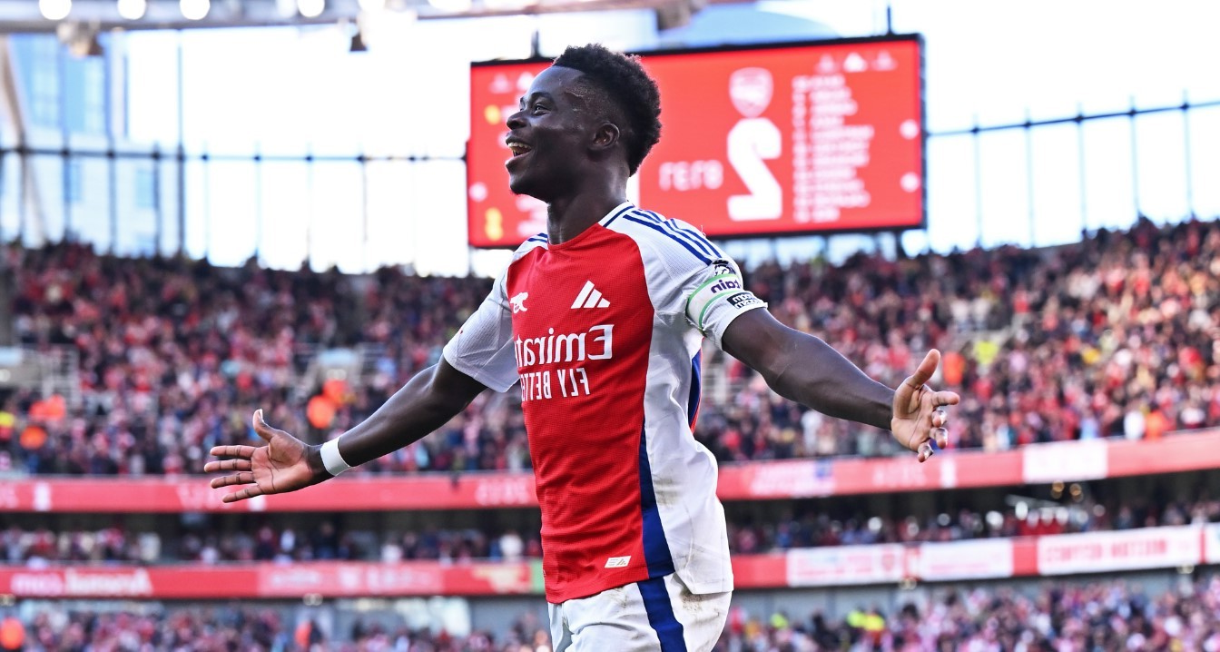 Bukayo Saka tỏa sáng giúp Arsenal bám đuổi ngôi đầu