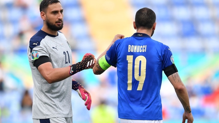 Vụ nổ của Bonucci Đổ lỗi cho cổ động viên vì thiếu ủng hộ, bảo vệ Donnarumma khỏi sự la ó