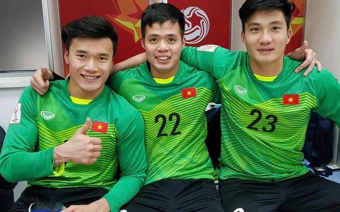 Số phận trái ngược của thủ môn U23 Việt Nam Bùi Tiến Dũng tỏa sáng, Đặng Ngọc Tuấn thất nghiệp