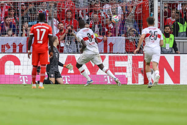 Bayern Munich mất điểm đáng tiếc trước Stuttgart trên sân nhà