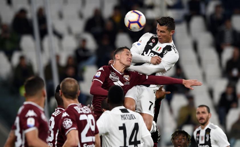 Cristiano Ronaldo - Siêu sao không chiến với những pha bật cao kinh điển