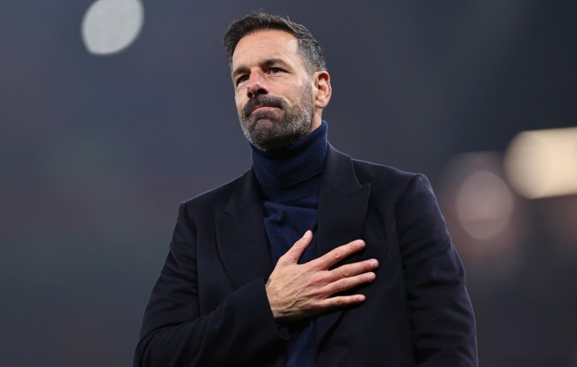 Van Nistelrooy thừa nhận Man Utd may mắn trong chiến thắng đầu tiên