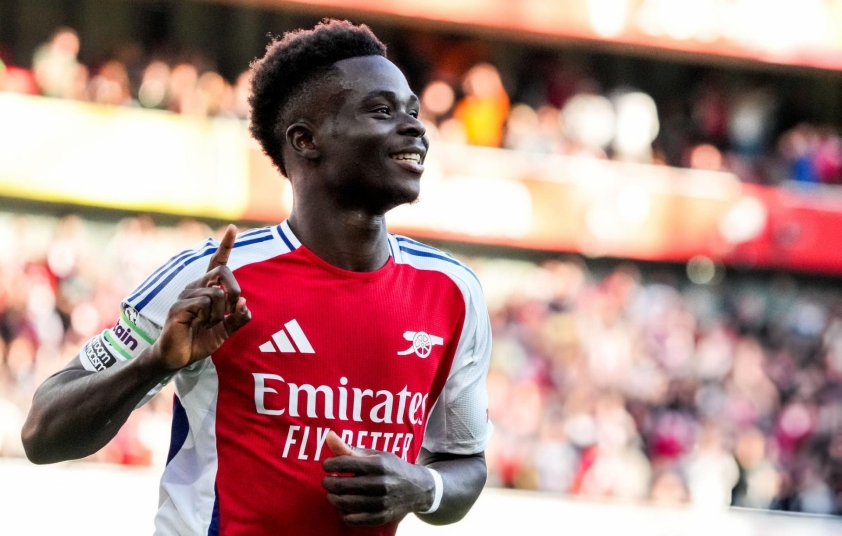Bukayo Saka rời trại huấn luyện của ĐT Anh vì chấn thương, hồi phục tại Arsenal
