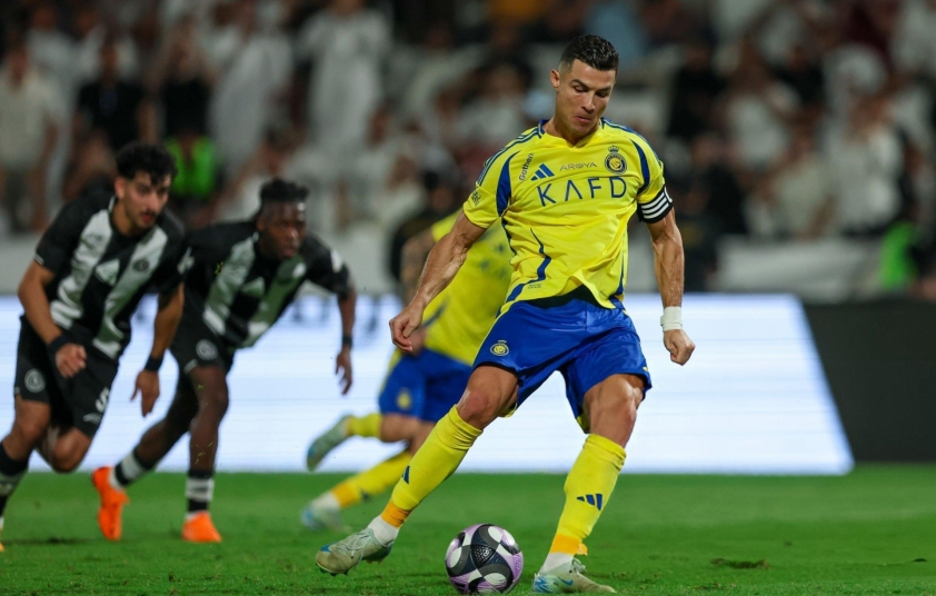 Cristiano Ronaldo chạm mốc 50 bàn thắng vào phút bù giờ trong chiến thắng của Al Nassr