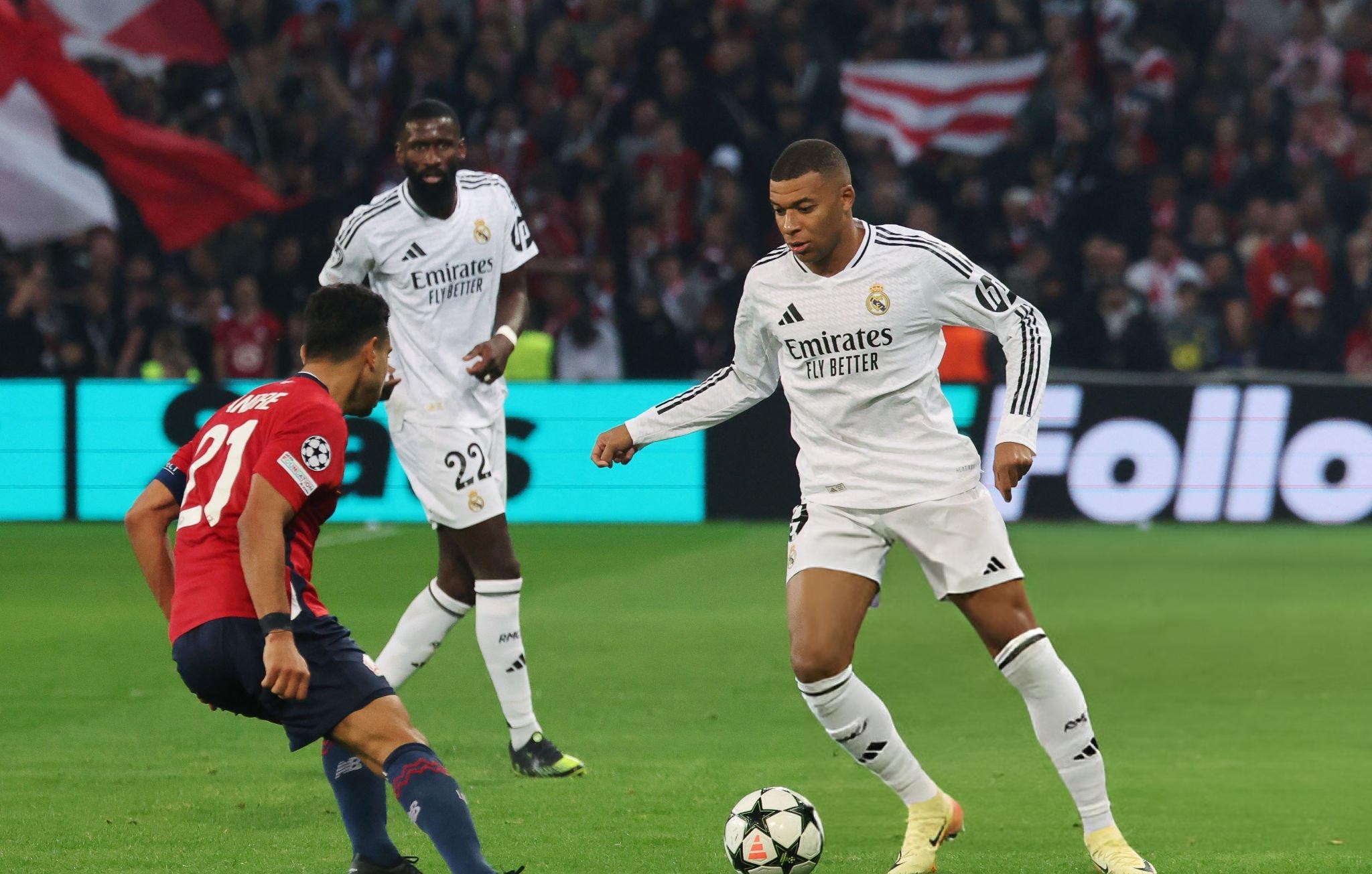 ĐKVĐ Real Madrid bất ngờ thất thủ trước Lille tại Champions League