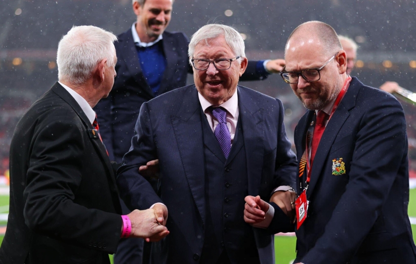 Sir Alex Ferguson bị Man Utd chấm dứt hợp đồng đại sứ thương hiệu