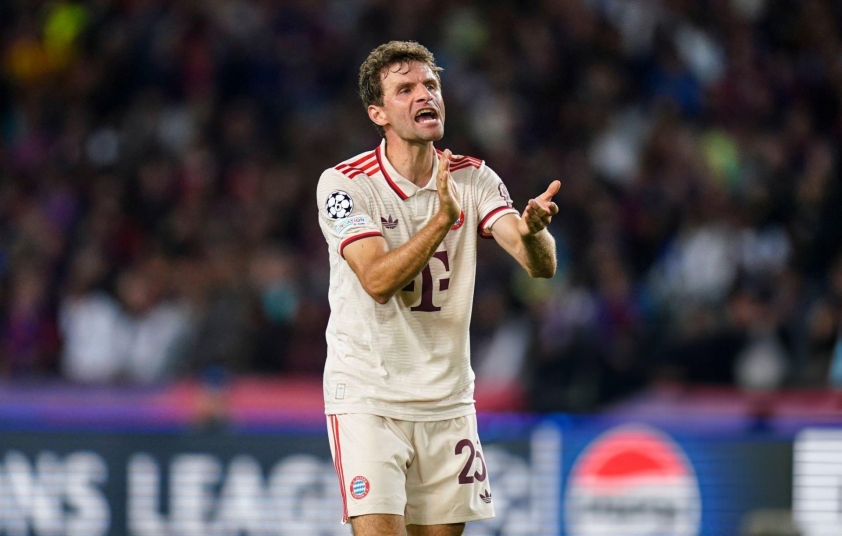 Thất bại thảm hại trước Barca khiến tiền đạo Bayern Munich Thomas Muller thất vọng tràn trề
