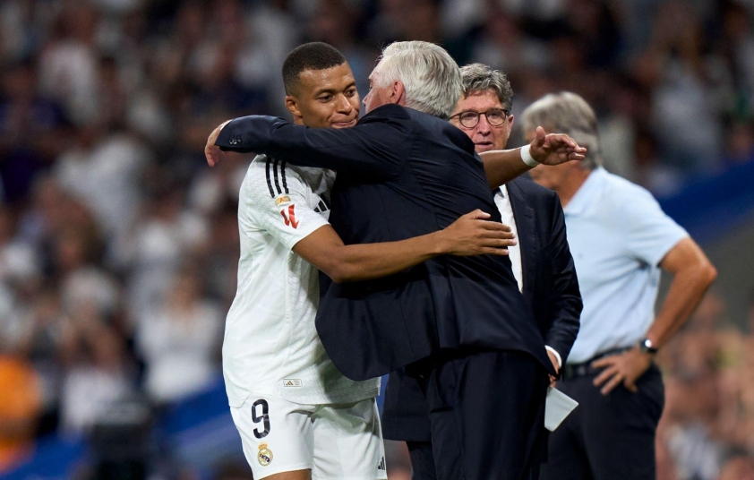 Mbappe đối mặt với thách thức trong và ngoài sân cỏ Ancelotti can thiệp